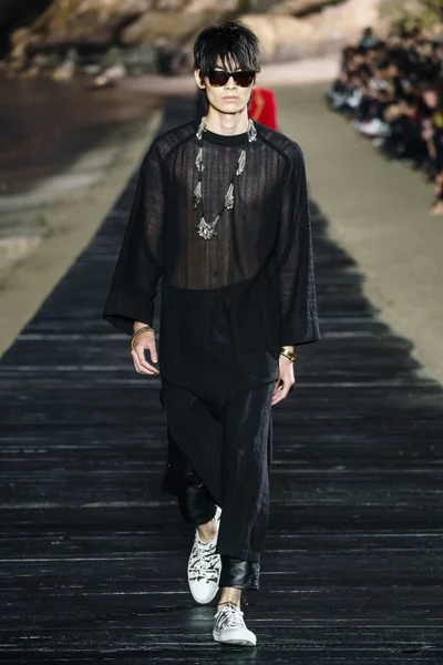 Look 10